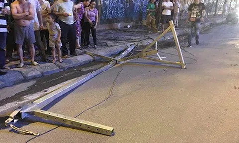 Khởi tố vụ thanh sắt rơi từ công trình trên cao khiến người phụ nữ tử vong