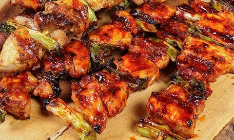 Cuối tuần làm ngay thịt gà xiên nướng thơm lừng, hấp dẫn cực kì