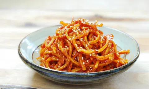 Mách bạn cách làm khô mực sốt cay nhâm nhi cực ngon