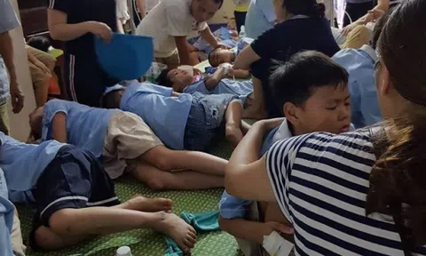 Ninh Bình: Khoảng 100 học sinh tiểu học nhập viện sau bữa trưa tại trường
