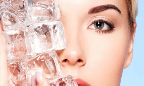 Đau đầu với làn da lên mụn tùm lum sao nàng không thử ngay mẹo trị mụn với đá viên 