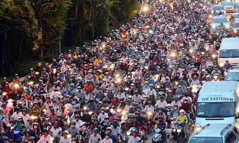 Người dân Việt Nam dù thừa tiền mua ô tô vẫn phụ thuộc vào xe máy do cơ sở hạ tầng