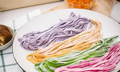 Bí quyết làm mì sợi nhiều màu từ rau củ cực đơn giản ngay tại nhà