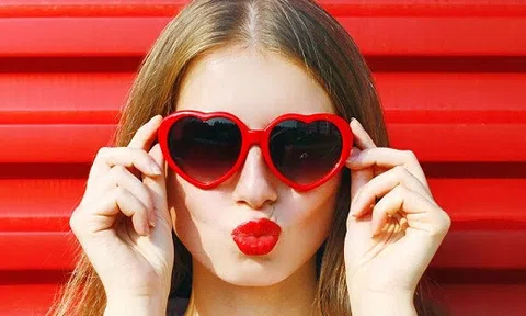 Bật mí những lý do chính đáng tại sao son môi là vật bất ly thân của con gái