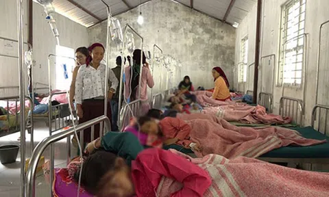 Hiệu trưởng chịu trách nhiệm khi học sinh bị ngộ độc trong trường?