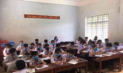 Cụm Công nghiệp xả thải: Học sinh khốn khổ bịt khẩu trang nghe giảng