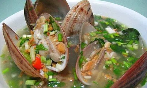 Hướng dẫn làm canh ngao rau cần gừng hành thơm ngon cho bữa chiều thu