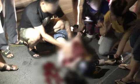 Hà Nội: Điều tra kẻ đâm cô gái nằm gục trên vũng máu