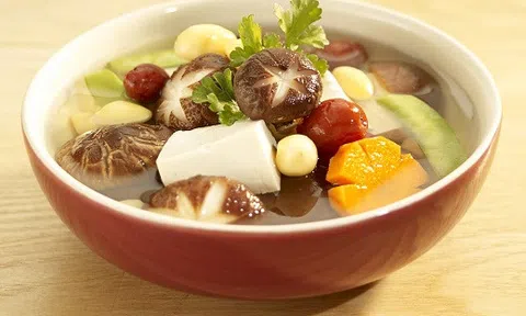 Giảm cân thần tốc nếu bữa tối chỉ ăn một tô canh đậu nấu nấm?