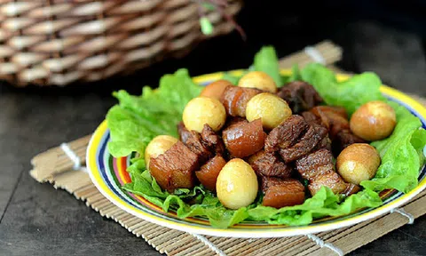 Bật mí cách làm món thịt ba chỉ kho trứng cút đậm đà tốn cơm