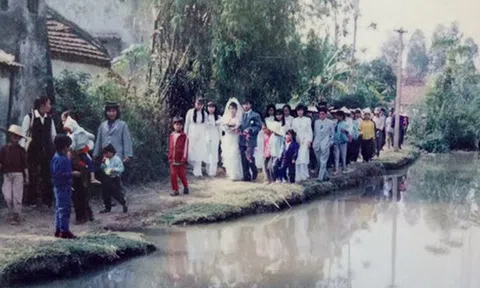 Cách trang điểm cho cô dâu về nhà chồng thời các bà, các mẹ có gì đặc biệt? 