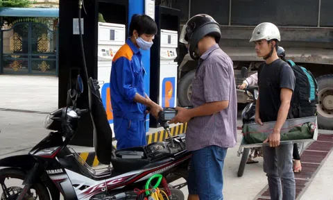18 đợt điều chỉnh, giá xăng ở mức cao nhất nhiều năm