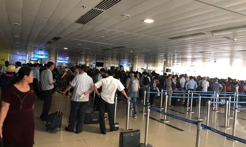 Sân bay Tân Sơn Nhất bị ùn ứ vì 2 lần mất điện trong sáng nay