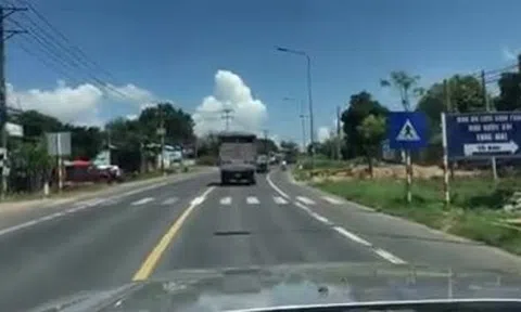 Chạy xe \'rùa bò\' trên quốc lộ bị xử phạt như thế nào?