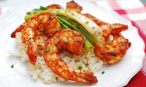 Mách bạn cách làm tôm xiên nướng cay ngon hết nấc