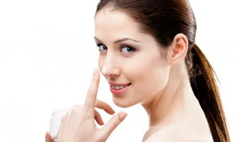 Làm đẹp chỉ bằng 1 quả chanh và kem đánh răng, bạn có tin?