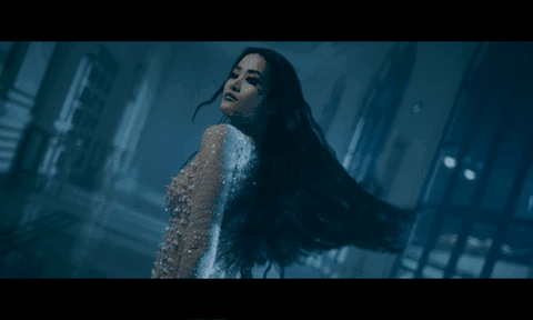 Đông Nhi `nhá hàng` MV mới với tạo hình gợi cảm và ma mị 