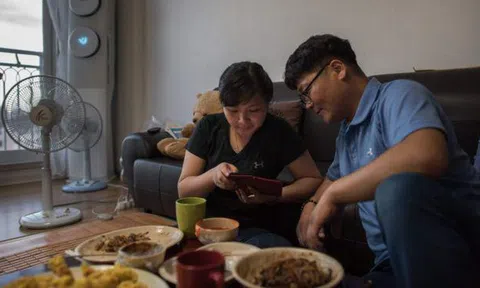 Ở nhà trông con, vợ trẻ tiêu vượt cả lương chồng vẫn được chị em hết mực nể phục