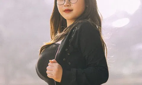 Cô gái sở hữu vòng ngực 110 cm chia tay bạn trai sau khi hút bỏ 2 kg mỡ