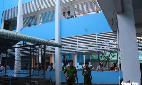 Nữ nhân viên y tế nhảy từ lầu 2 của bệnh viện tự tử