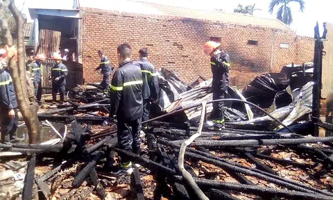 Cháy lớn ở Đắk Lắk, 3 căn nhà bị thiêu rụi