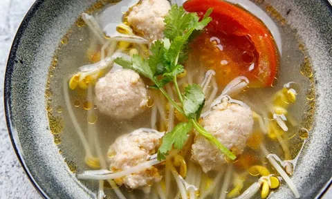 Công thức nấu canh giá đỗ thịt viên siêu ngon cho bữa tối