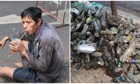 Công nhân môi trường uống vội ly nước sau nhiều giờ dầm mình dưới dòng nước hôi thối