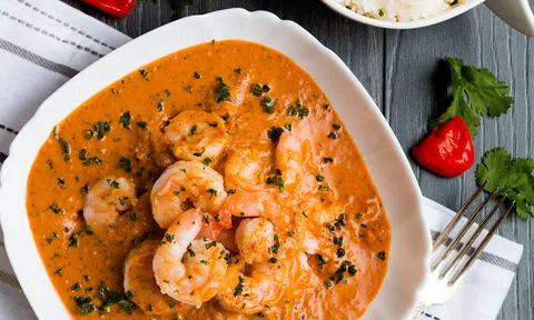 Bật mí cách làm tôm sốt cà ri kiểu Thái ăn một lần là mê