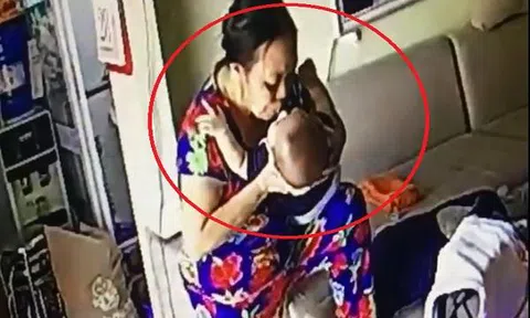 Giúp việc nhổ nước bọt vào miệng bé trai: Người giúp việc nói đang dạy bé phun mưa