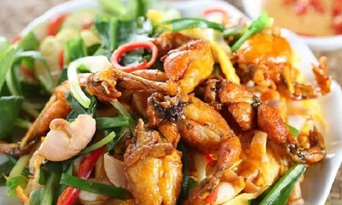 Hướng dẫn cách làm ếch xào măng vàng ruộm hấp dẫn