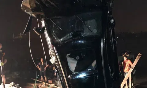 Danh tính chủ xe Mercedes rơi từ cầu Chương Dương xuống sông Hồng