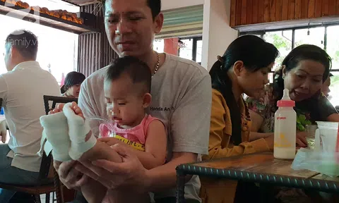  TP.HCM: Bé gái 18 tháng tuổi bị phỏng bất thường ở chân khi đi học ở trường mầm non