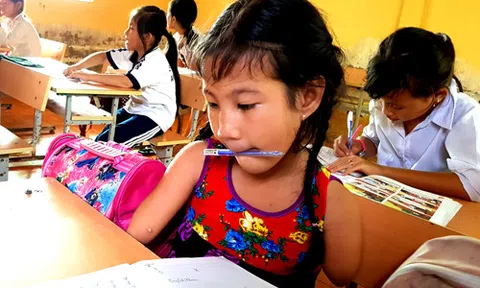 Hành trình tìm con chữ của cô bé `chim cánh cụt` và mơ ước chữa bệnh cho người nghèo