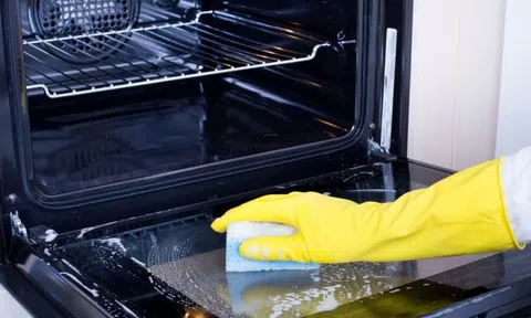 Mẹo vặt giúp các chị em dễ dàng đánh bay mọi vết bẩn trong nhà bếp