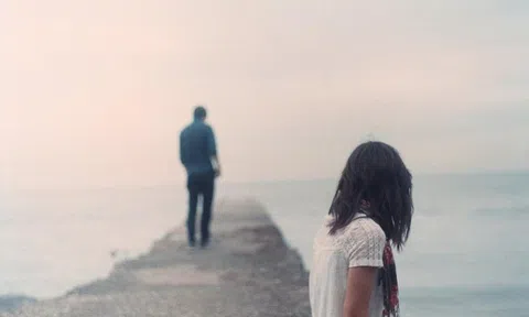 Cảm ơn bạn đã không quý trọng, để giúp tôi học được cách buông tay…