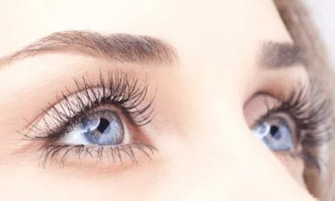 Hãy bỏ ngay thói quen này nếu không muốn lông mi rụng nhiều 