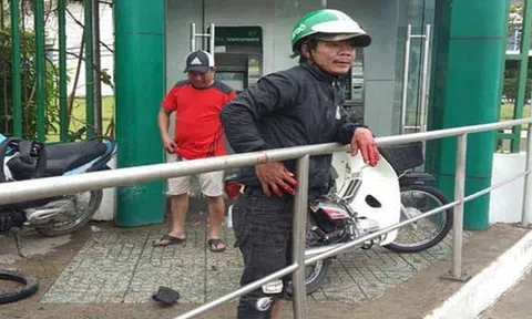 Người đàn ông bị xát ớt vào mắt khi đi rút tiền ở trụ ATM