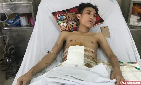 Cha bất lực nhìn con trai chết mòn trên giường bệnh vì hết tiền chữa bệnh