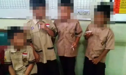 Hiệu trưởng Indonesia bắt học sinh 8 tuổi hút thuốc lá để trừng phạt