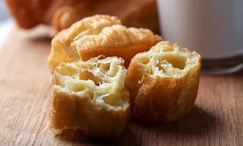 Mách bạn cách làm bánh quẩy nóng tại nhà vừa ngon vừa vệ sinh