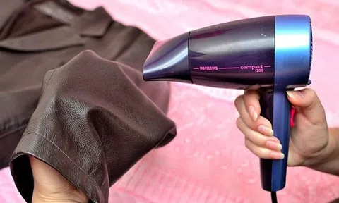 Mẹo làm phẳng quần áo mà không cần bàn là