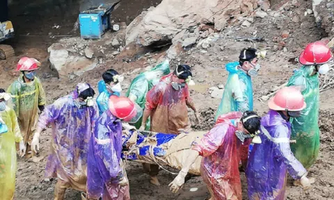 Tìm thấy thi thể 1 phu vàng sau 7 ngày bị vùi lấp trong hang ở Hòa Bình