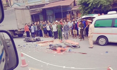 Va chạm giữa 2 xe máy và xe tải trên QL39A làm 4 người thương vong