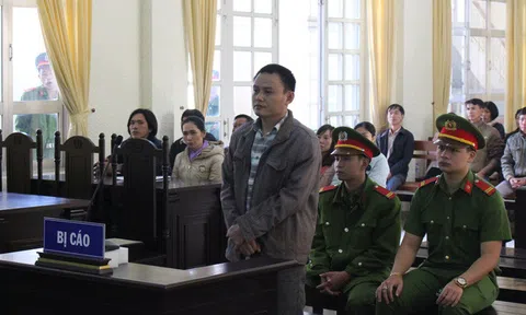 Chồng bóp cổ vợ đến chết rồi bơm rượu vào miệng tạo hiện trường giả