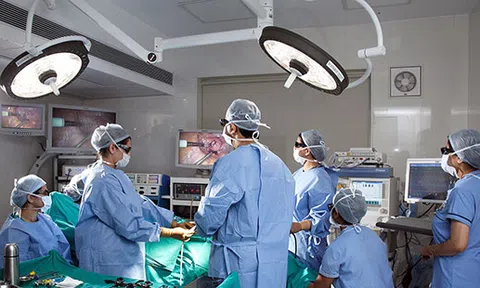 Ngẩng cao đầu đi qua giông bão, Kim Cương` thêm bừng sáng