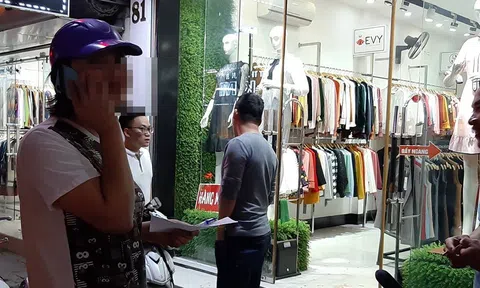 Đứng trên vỉa hè nghe điện thoại, người đàn ông bất ngờ bị đâm trọng thương