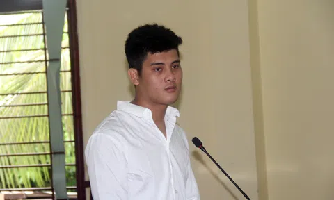 Chú rể lĩnh 18 tháng tù vì đánh nữ hàng xóm giật micro trong bữa tiệc