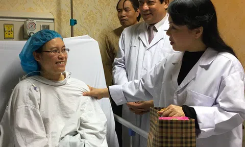 Nữ bác sĩ 33 tuổi từ chối điều trị ung thư để sinh con đã qua đời