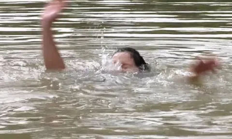 Rủ nhau tắm sông, 3 học sinh lớp 9 đuối nước thương tâm