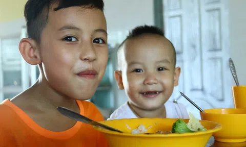 Cuộc sống của những đứa trẻ bị bỏ rơi trước cổng chùa